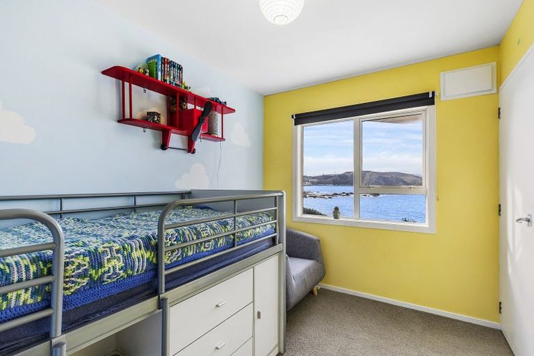 Photo of property in 2/420 Queens Drive, Lyall Bay, Wellington, 6022