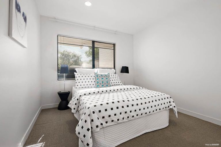 Photo of property in 4/62 Fernhill Way, Oteha, Auckland, 0632