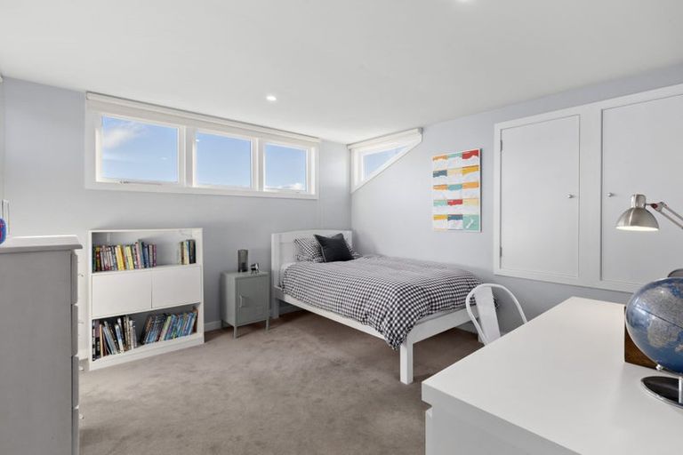 Photo of property in 17 West Road, Northland, Wellington, 6012