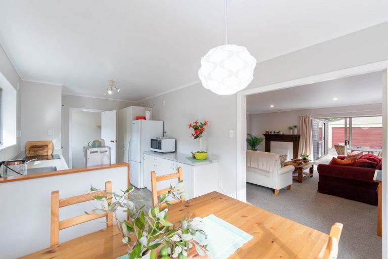 Photo of property in 71 Blue Mountains Road, Pinehaven, Upper Hutt, 5019