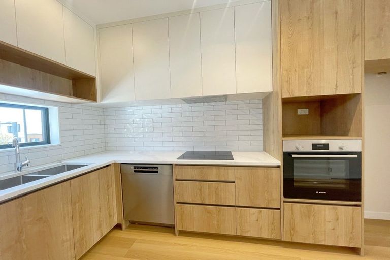 Photo of property in 25 Kuaha Road, Massey, Auckland, 0614