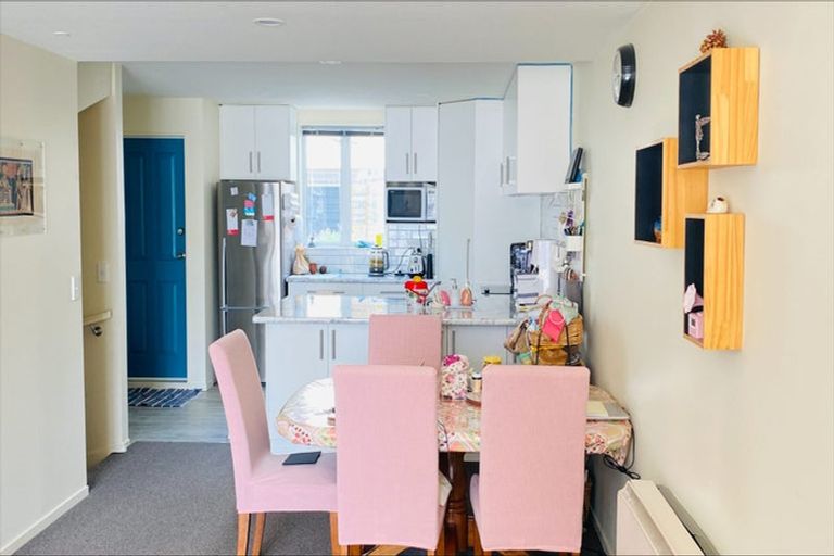 Photo of property in Victoria Villas, 41/35u Pirie Street, Mount Victoria, Wellington, 6011