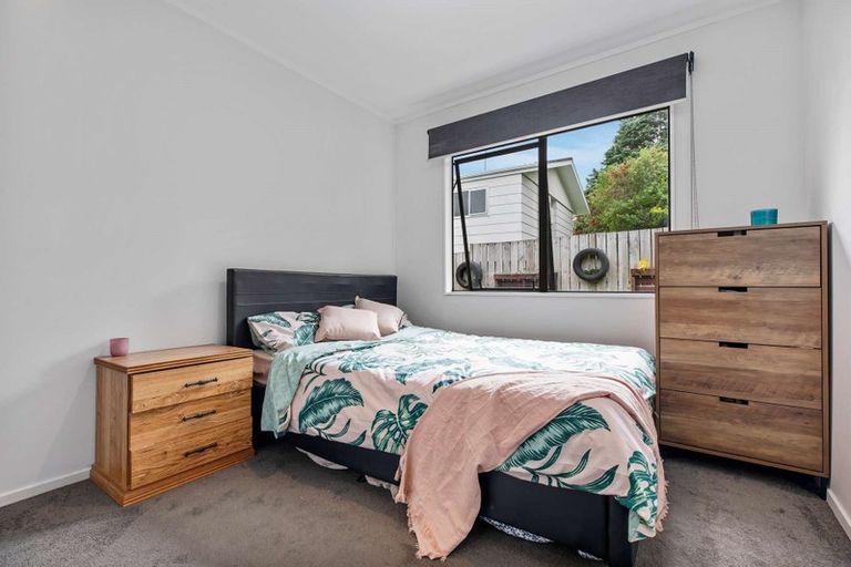 Photo of property in 2/10 Jarrah Place, Massey, Auckland, 0614