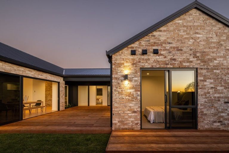 Photo of property in 10 Bosun Place, Te Atatu Peninsula, Auckland, 0610