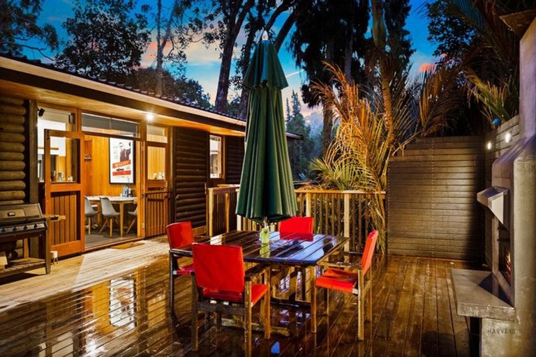 Photo of property in 24 Mahoe Road, Titirangi, Auckland, 0604