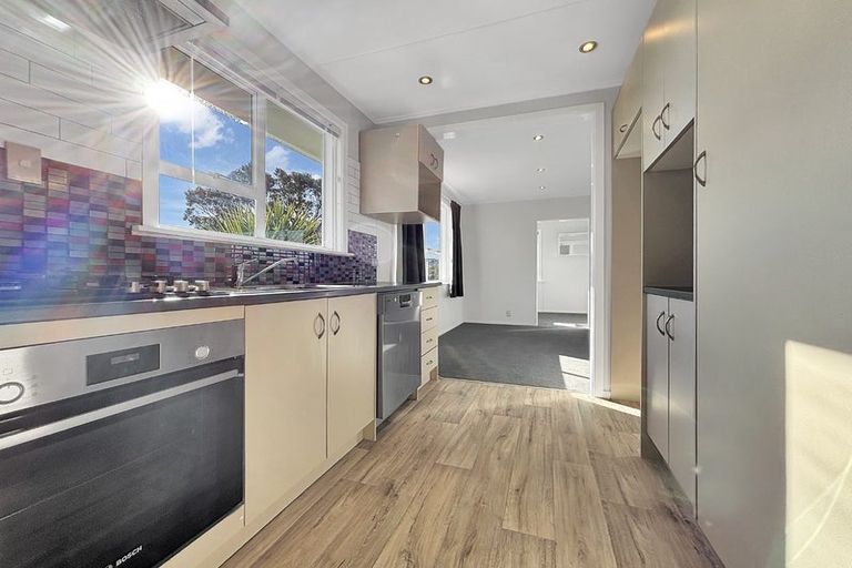 Photo of property in 14 Barclay Street, Newlands, Wellington, 6037