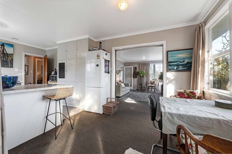 Photo of property in 8 Omata Road, Westown, New Plymouth, 4310