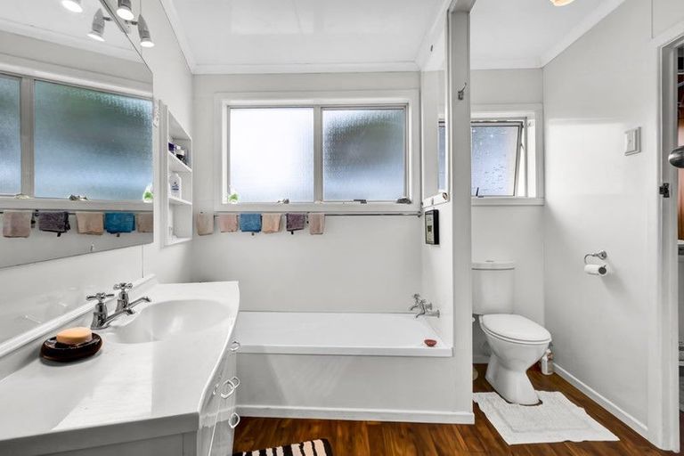 Photo of property in 17 Mount View Place, Spotswood, New Plymouth, 4310