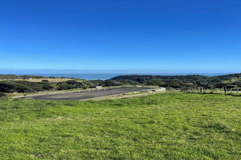 Photo of property in 12 Constable Road, Muriwai, Waimauku, 0881