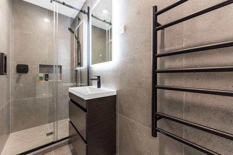 Photo of property in 5a Agincourt Street, Glenfield, Auckland, 0629