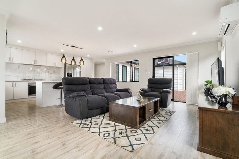 Photo of property in 18 Softwood Avenue, Takanini, 2110