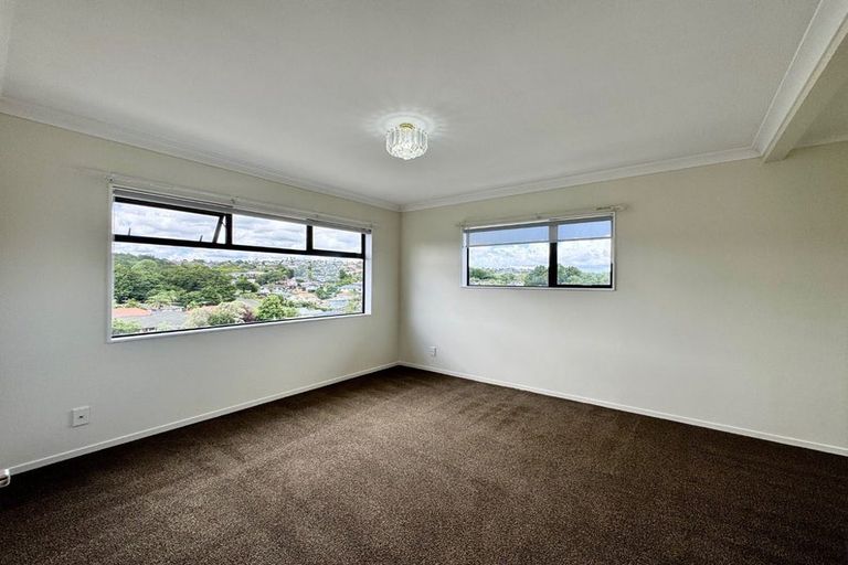 Photo of property in 25 Chieftain Rise, Goodwood Heights, Auckland, 2105