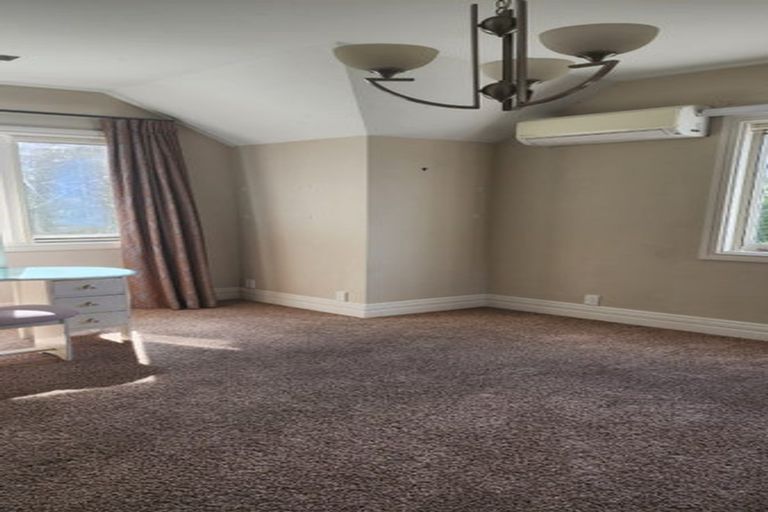 Photo of property in 186 Boord Crescent, Kumeu, 0891