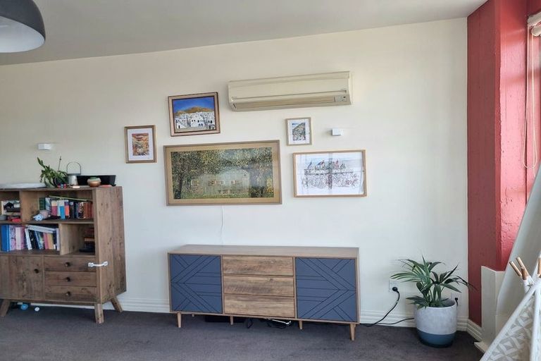 Photo of property in Endeavour Apartments, 10/125u Thorndon Quay, Pipitea, Wellington, 6011