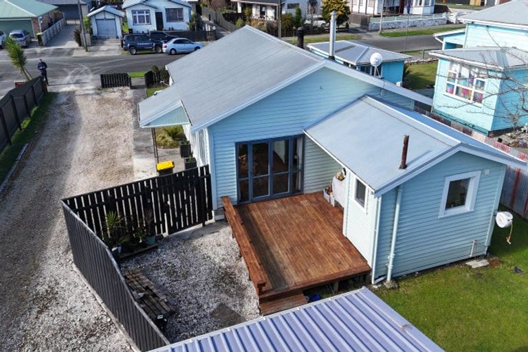 Photo of property in 102 Peel Street, Westport, 7825