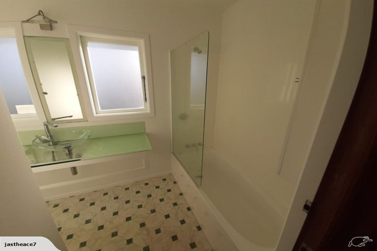 Photo of property in 30 Smythe Road, Henderson, Auckland, 0612