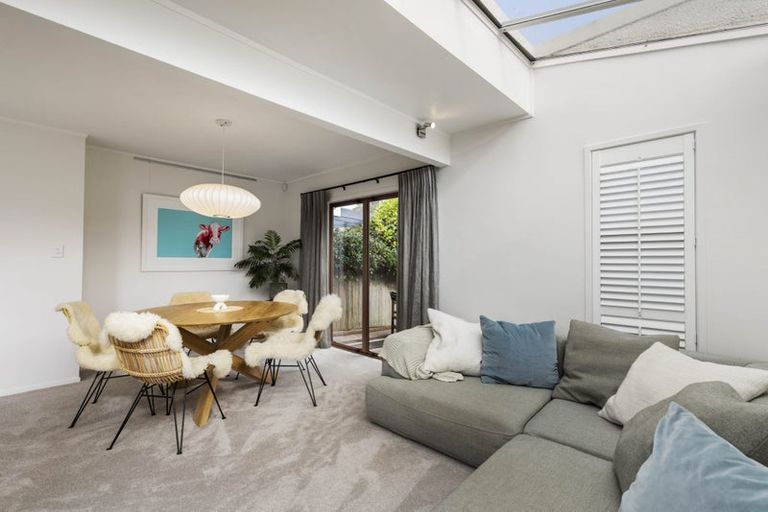 Photo of property in 127 Mellons Bay Road, Mellons Bay, Auckland, 2014