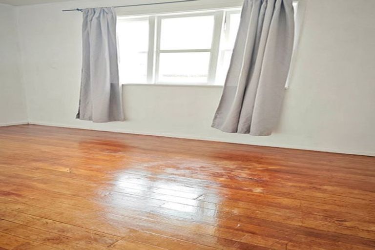 Photo of property in 18 Saint Leonards Road, Kelston, Auckland, 0602