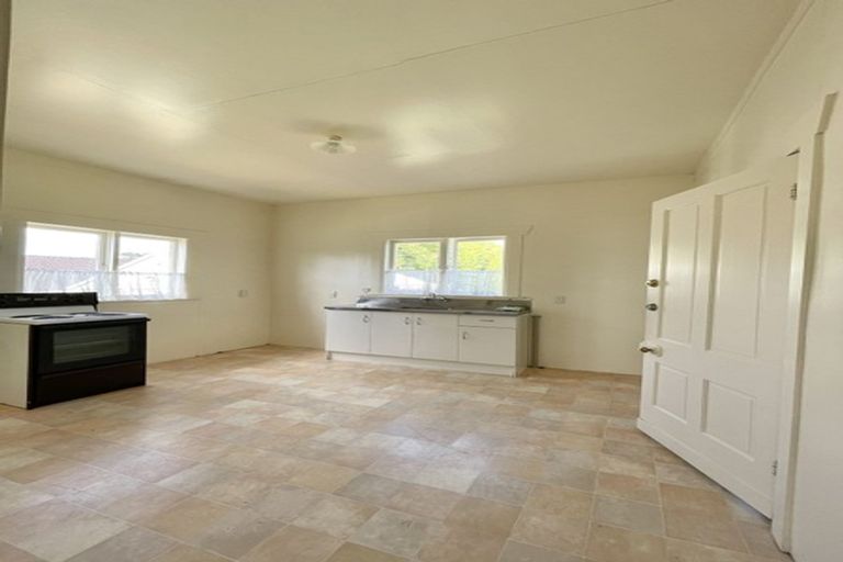 Photo of property in 305-311 Glengarry Road, Glen Eden, Auckland, 0602