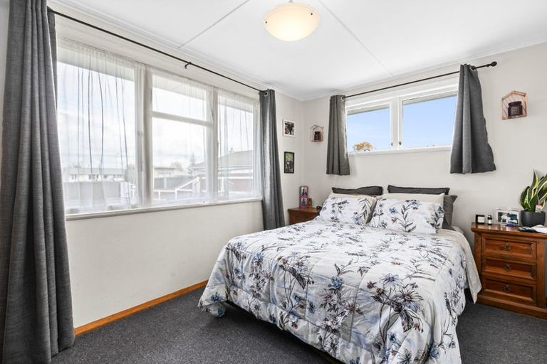 Photo of property in 10 Wallis Place, Onekawa, Napier, 4110