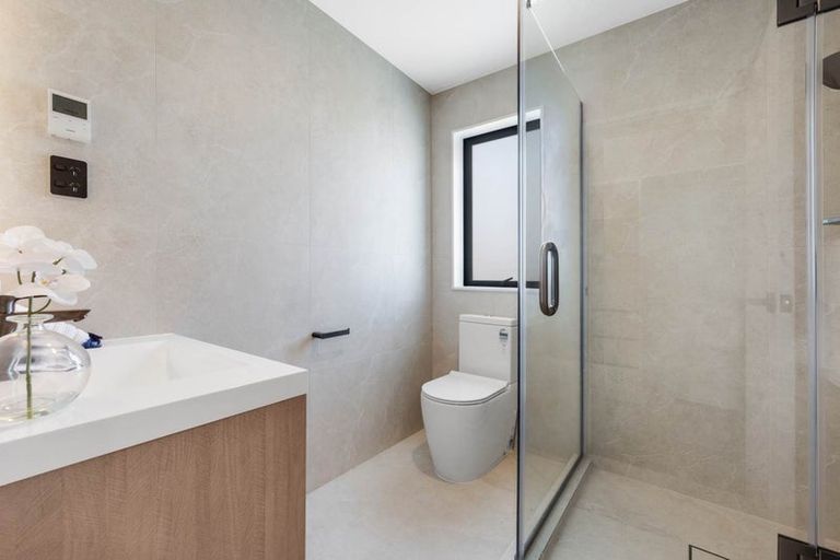 Photo of property in 25a Oteha Valley Road, Northcross, Auckland, 0632