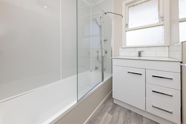 Photo of property in 14 Gainsborough Street, Manurewa, Auckland, 2102