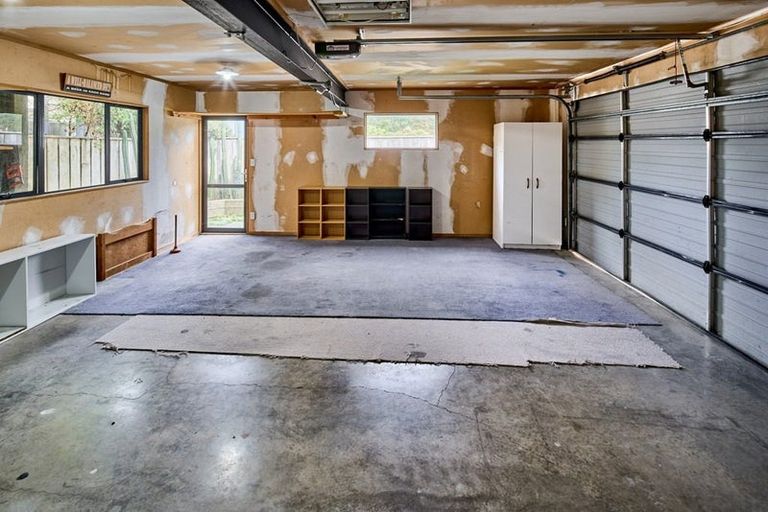 Photo of property in 22 Domanski Crescent, Owhiro Bay, Wellington, 6023