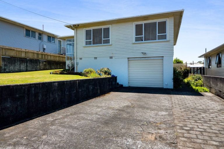 Photo of property in 8 Lydford Place, Spotswood, New Plymouth, 4310