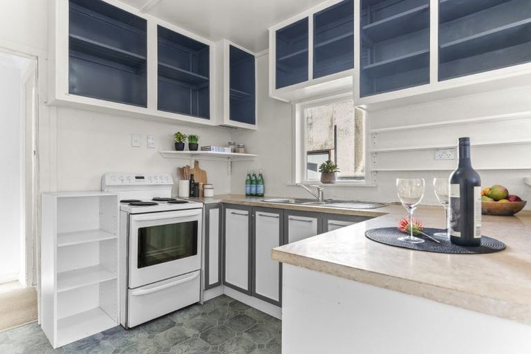 Photo of property in 108 Carrington Street, Lower Vogeltown, New Plymouth, 4310