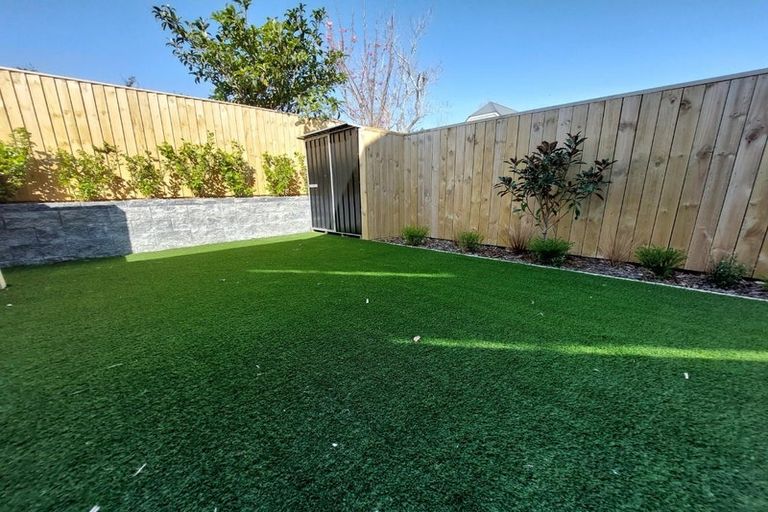 Photo of property in 4/10 Fathom Place, Te Atatu Peninsula, Auckland, 0610