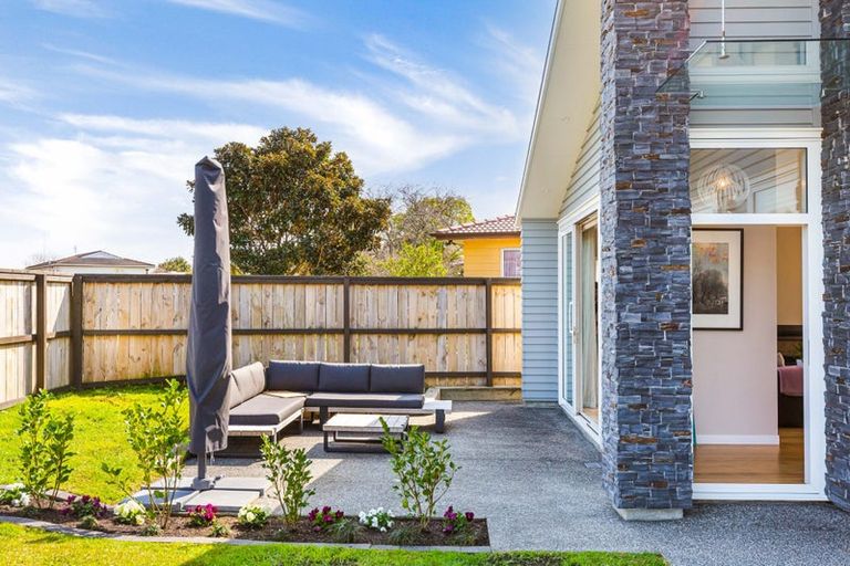 Photo of property in 21 Glenhaven Place, Te Atatu Peninsula, Auckland, 0610