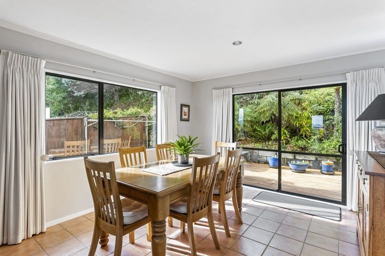 Photo of property in 77 Kakariki Grove, Waikanae, 5036