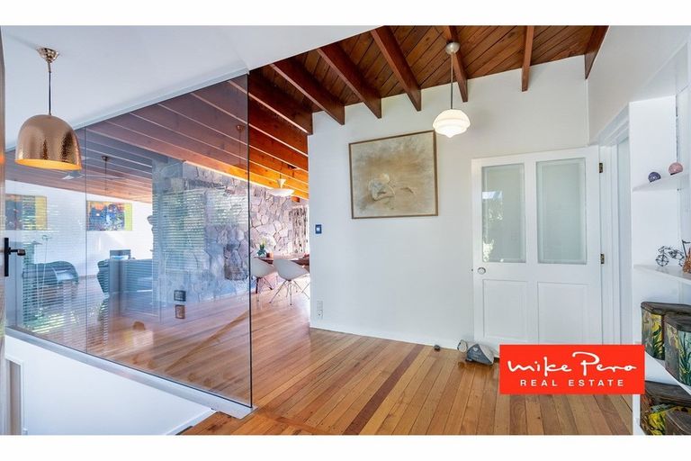 Photo of property in 258 Shaw Road, Titirangi, Auckland, 0604
