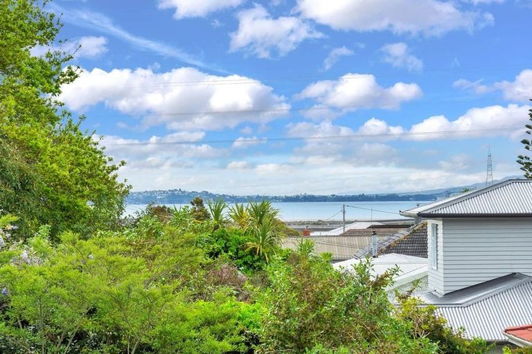Photo of property in 52 Roberts Road, Te Atatu South, Auckland, 0610
