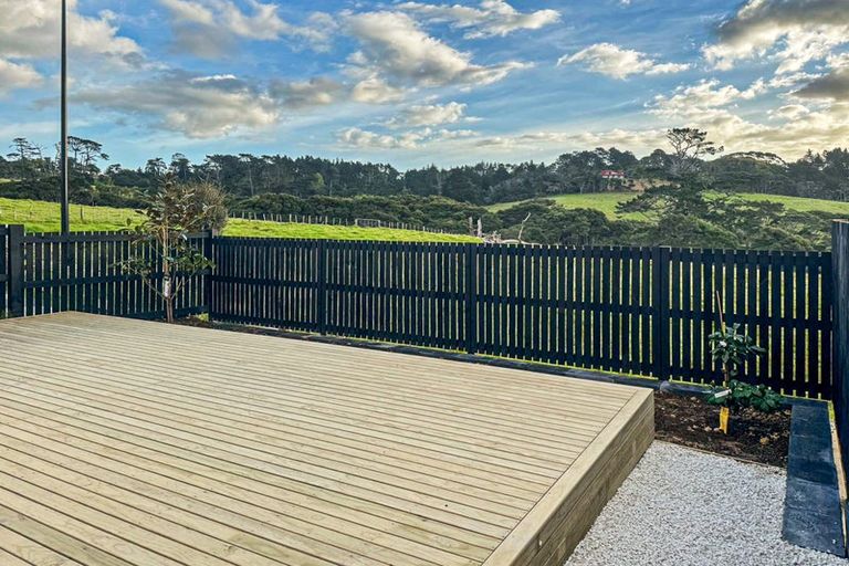 Photo of property in 37 Horokaka Street, Massey, 0614