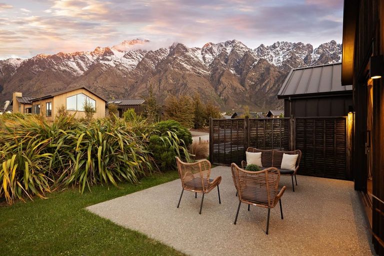 Photo of property in 17 Kerrera Lane, Jacks Point, Queenstown, 9371