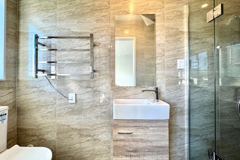 Photo of property in 50e Greenmeadows Avenue, Manurewa East, Auckland, 2102