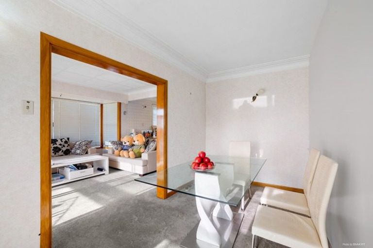 Photo of property in 102a Tiroroa Avenue, Te Atatu South, 0610