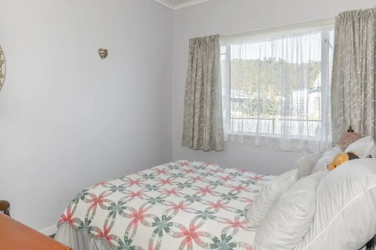 Photo of property in 2 Curtis Street, Hector, 7822