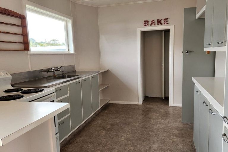 Photo of property in 71 Awaroa Road, Helensville, 0800