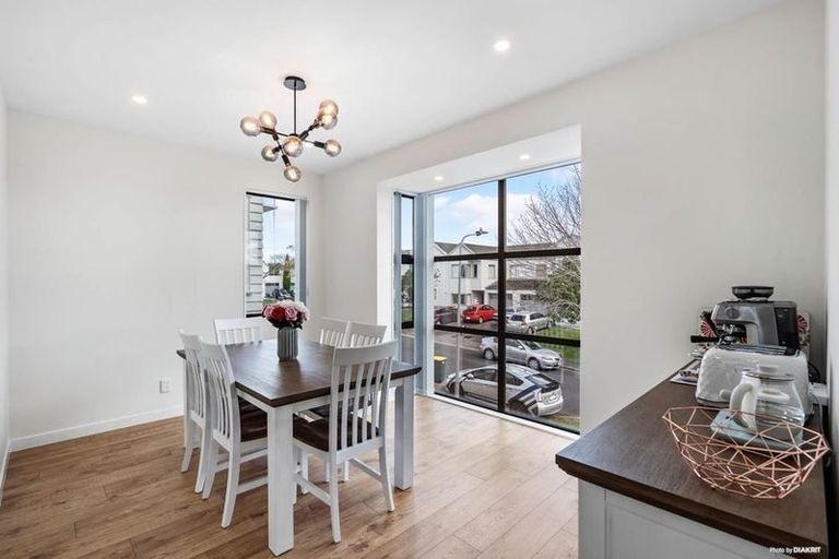 Photo of property in 24 Stephen Avenue, Henderson, Auckland, 0610