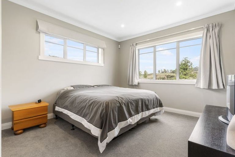 Photo of property in 104 Foster Road, Kumeu, 0891