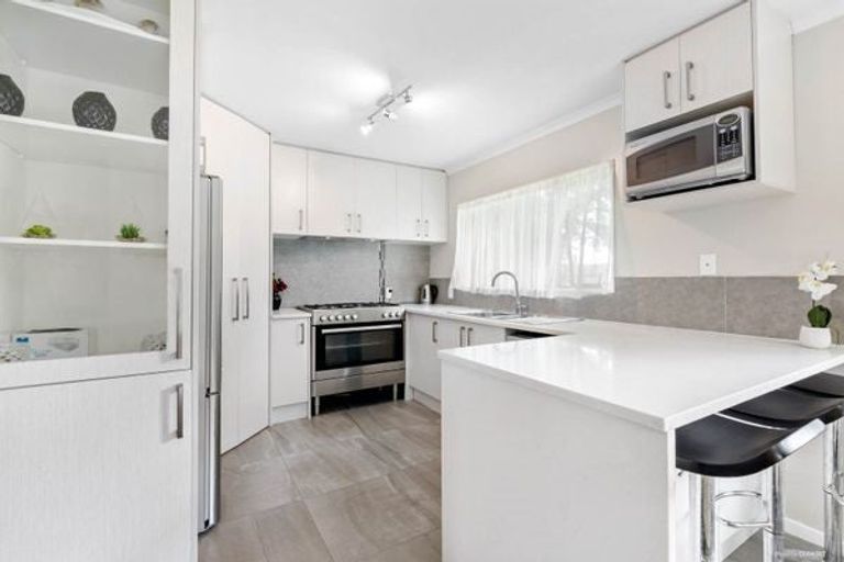 Photo of property in 6 Glenveagh Park Drive, Manurewa, Auckland, 2102