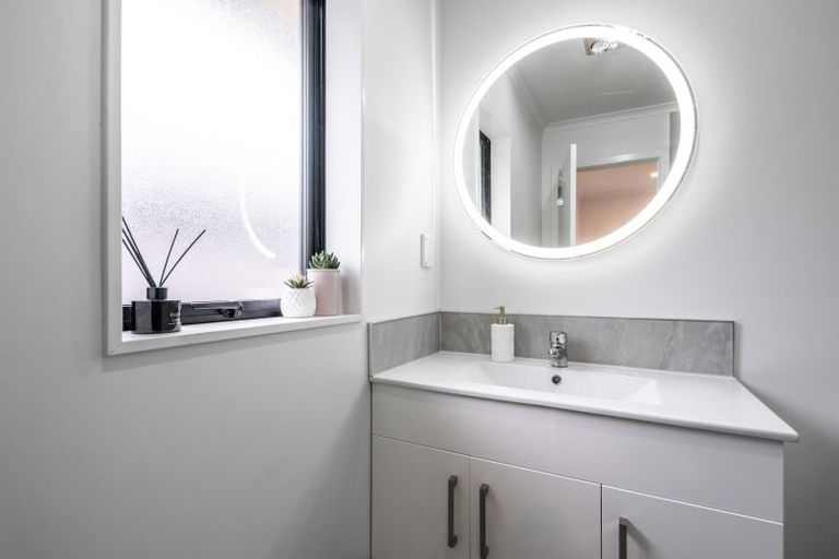 Photo of property in 24 Rose Leigh Drive, Cambridge, 3434