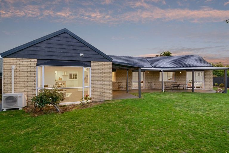 Photo of property in 32 Kirsten Place, Parklands, Christchurch, 8083