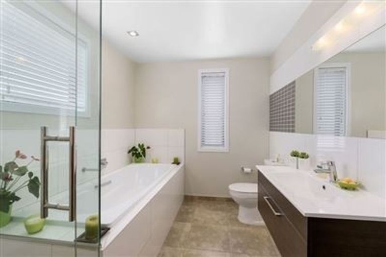 Photo of property in 140 Gills Road, Albany Heights, Auckland, 0632