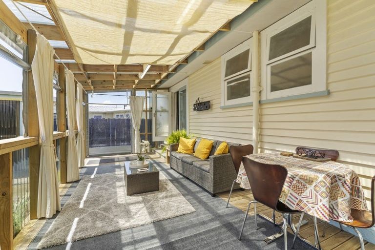 Photo of property in 19 Freyberg Street, Levin, 5510