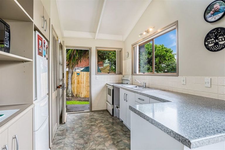 Photo of property in 1/39 Miltonia Avenue, Te Atatu South, Auckland, 0610