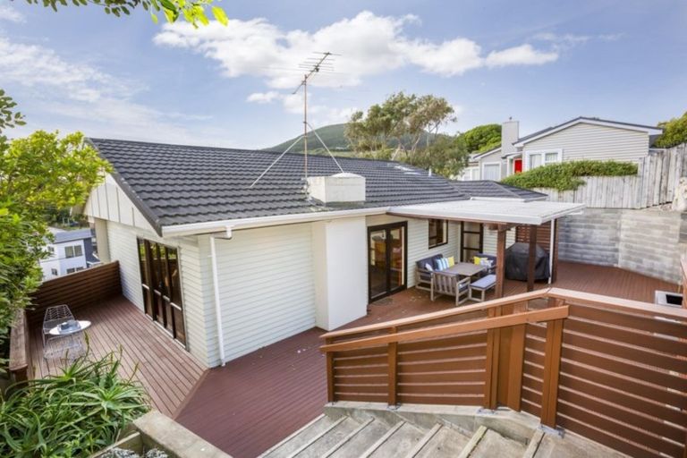 Photo of property in 10 Kowhai Street, Tawa, Wellington, 5028