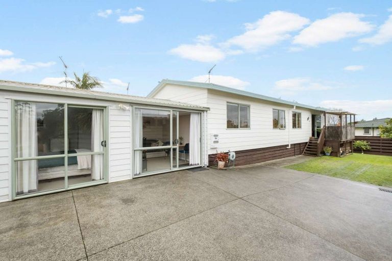 Photo of property in 2/32 Marvon Downs Avenue, Pakuranga Heights, Auckland, 2010